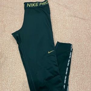 Comfortable, barley worn Nike leggings